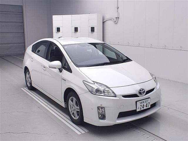 TOYOTA PRIUS — фото
