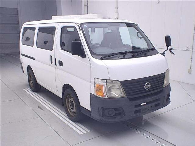 NISSAN CARAVAN — фото