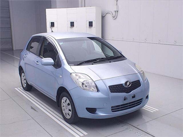 TOYOTA VITZ — фото