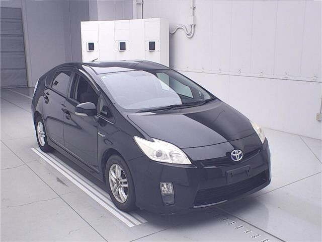 TOYOTA PRIUS — фото