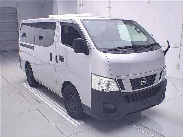 NISSAN CARAVAN — фото