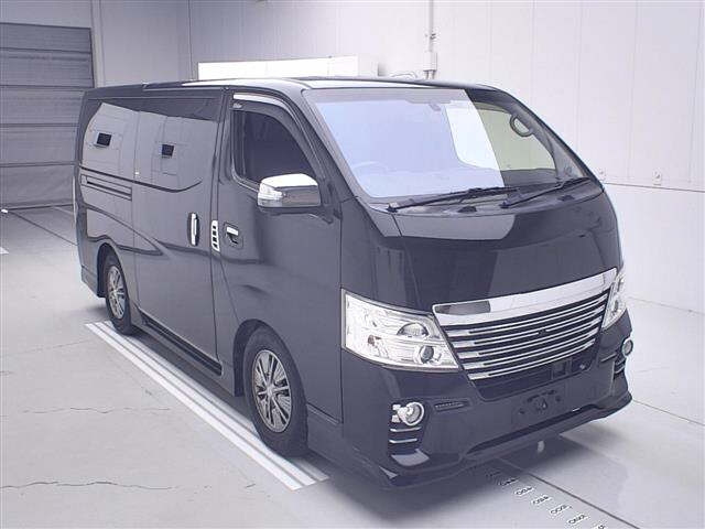 NISSAN CARAVAN — фото