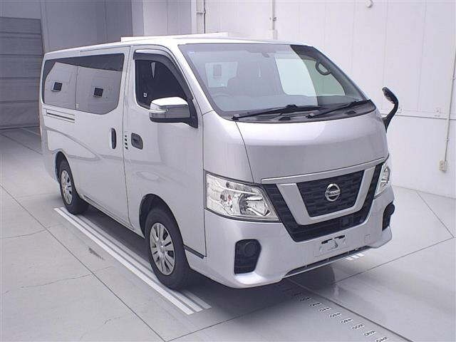 NISSAN CARAVAN — фото