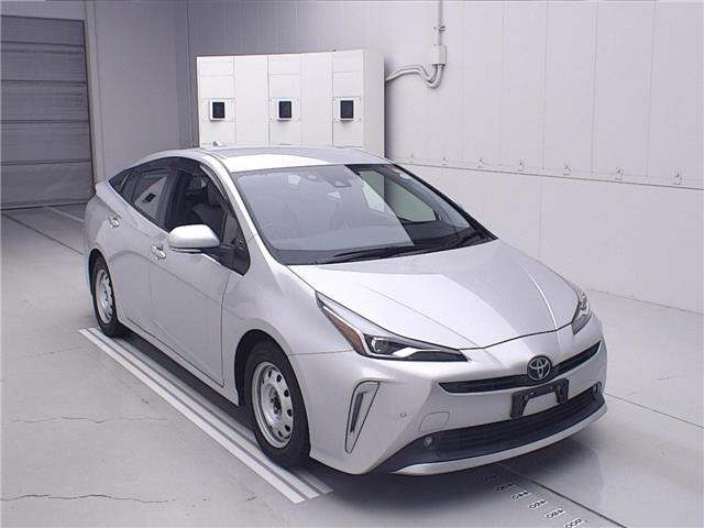TOYOTA PRIUS — фото