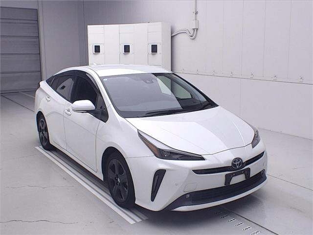 TOYOTA PRIUS — фото