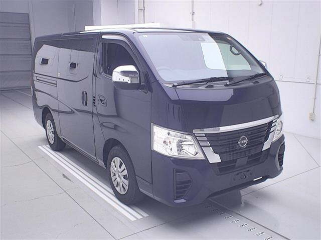 NISSAN CARAVAN — фото