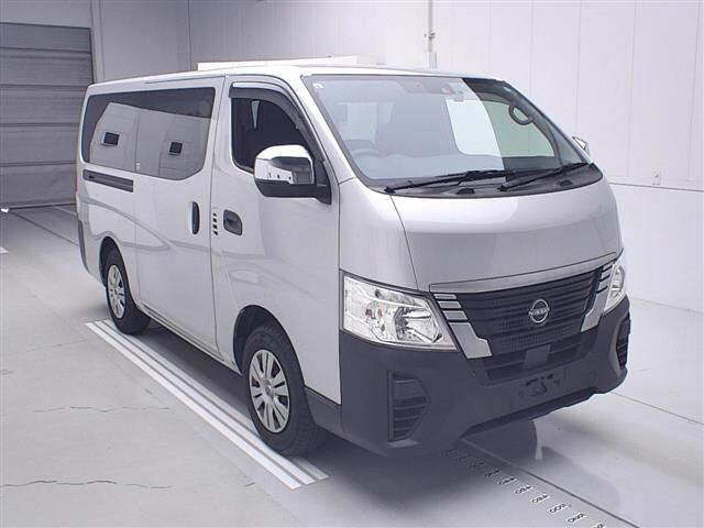 NISSAN CARAVAN — фото