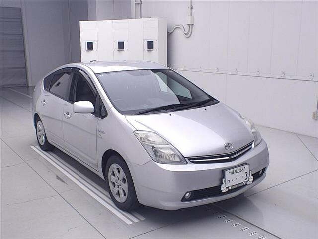 TOYOTA PRIUS — фото