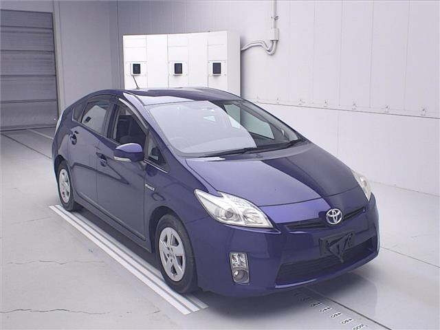 TOYOTA PRIUS — фото
