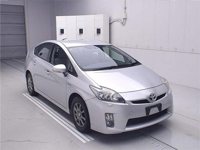 TOYOTA PRIUS — фото