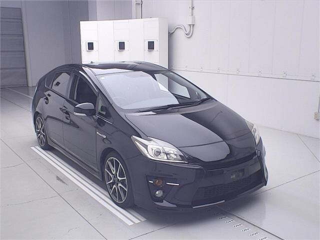 TOYOTA PRIUS — фото