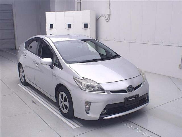 TOYOTA PRIUS — фото