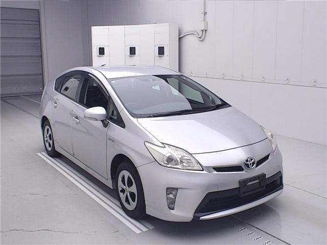 TOYOTA PRIUS — фото