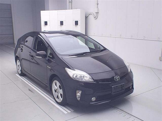 TOYOTA PRIUS — фото
