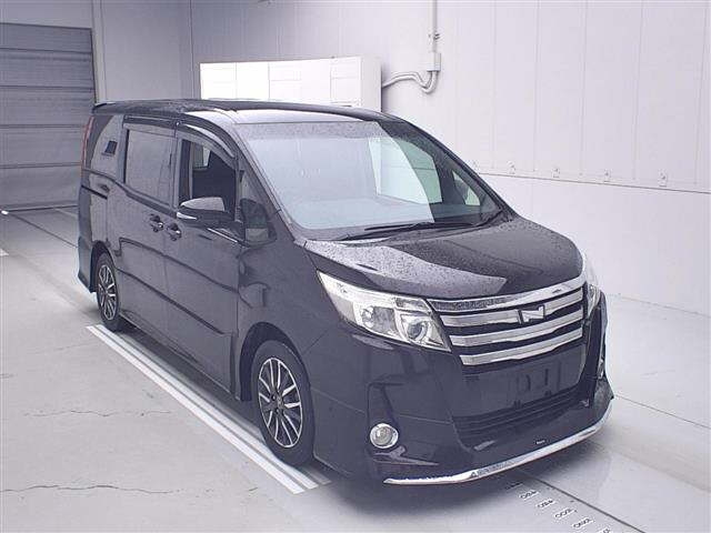 TOYOTA NOAH — фото