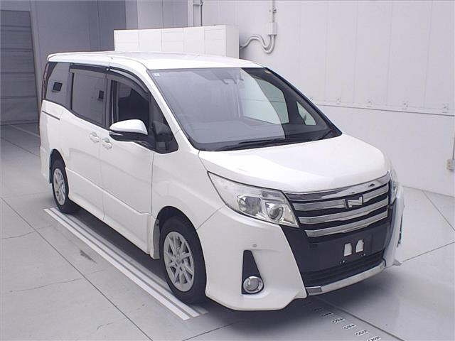 TOYOTA NOAH — фото
