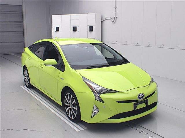TOYOTA PRIUS — фото