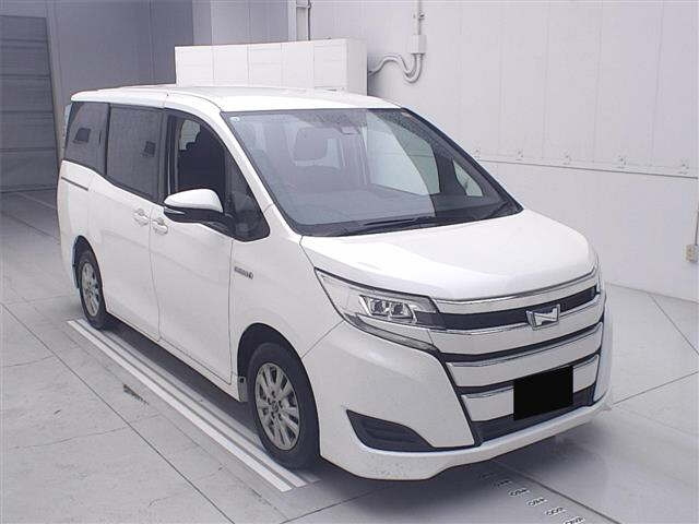 TOYOTA NOAH — фото