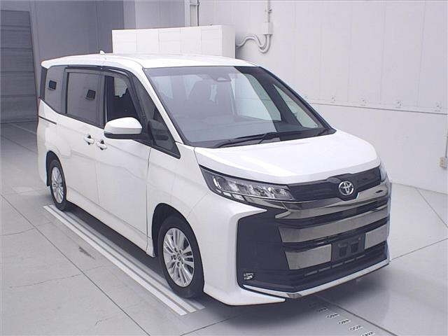 TOYOTA NOAH — фото