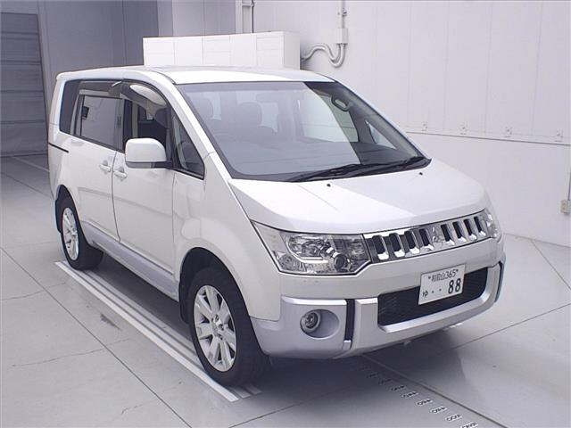 MITSUBISHI DELICA — фото