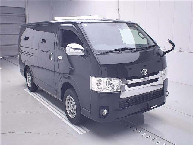 TOYOTA HIACE — фото
