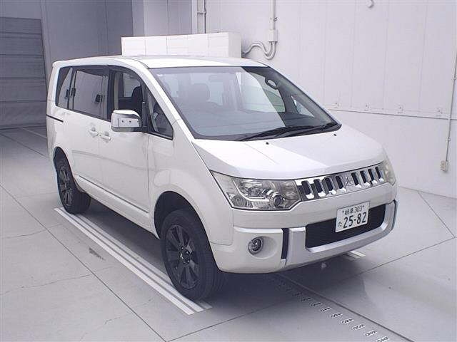 MITSUBISHI DELICA — фото