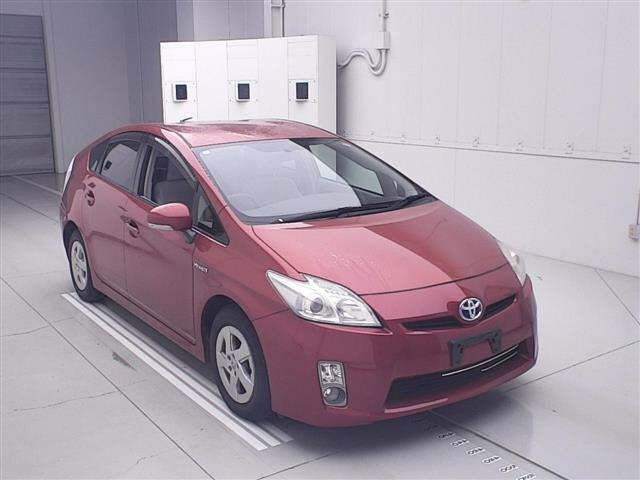 TOYOTA PRIUS — фото