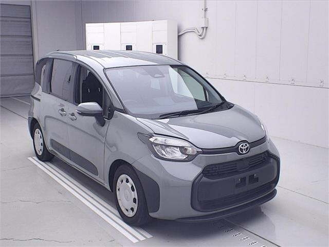 TOYOTA SIENTA — фото