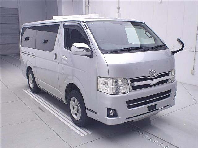 TOYOTA HIACE — фото