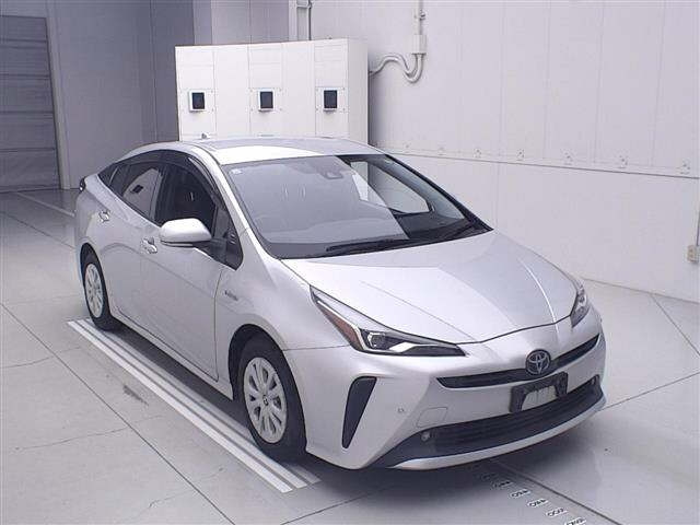 TOYOTA PRIUS — фото