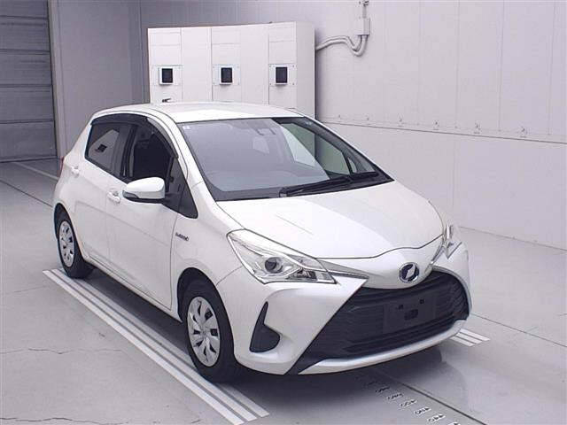 TOYOTA VITZ — фото