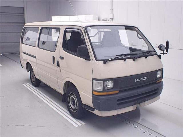 TOYOTA HIACE — фото