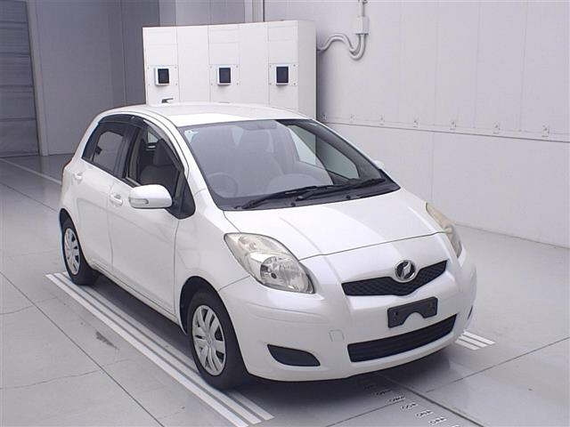 TOYOTA VITZ — фото