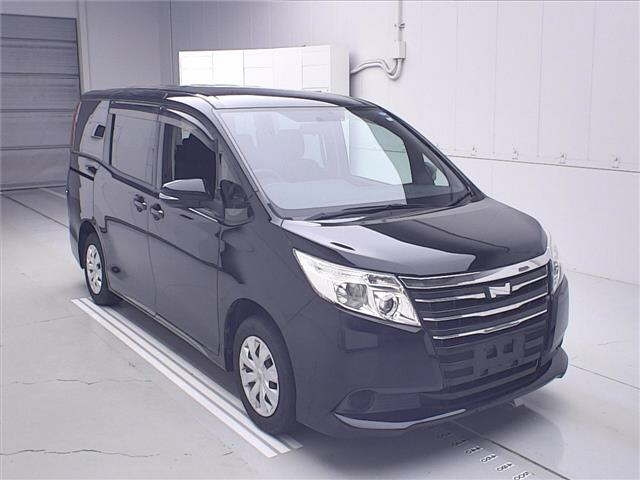 TOYOTA NOAH — фото