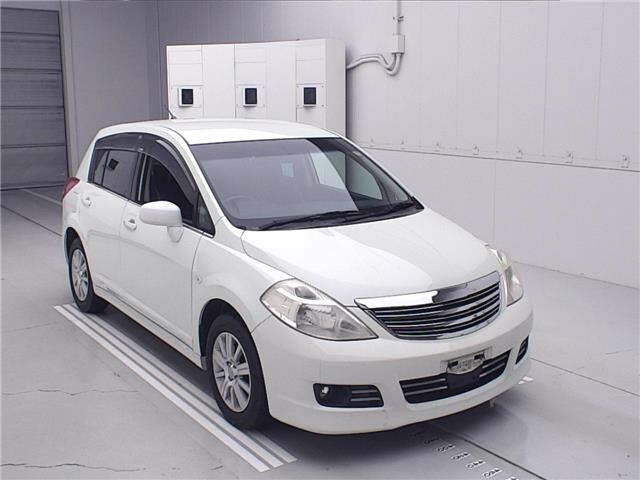 NISSAN TIIDA — фото