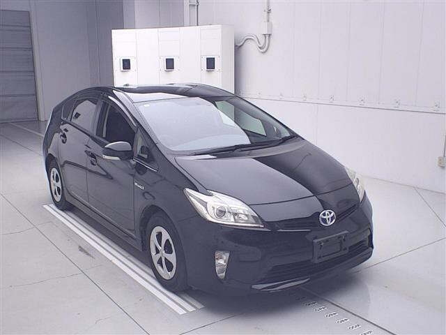 TOYOTA PRIUS — фото