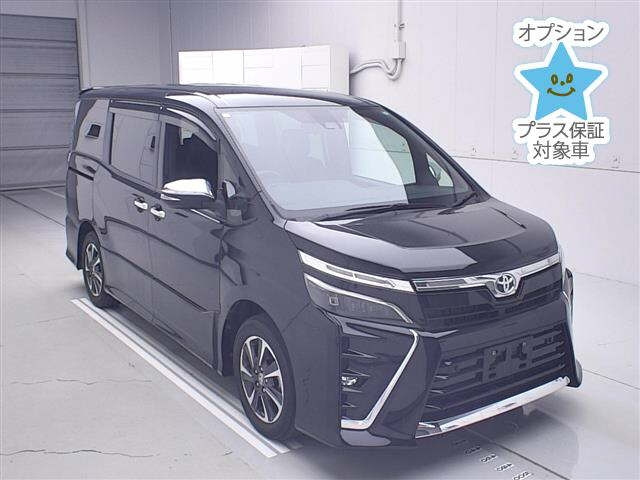TOYOTA VOXY — фото