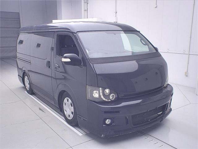 TOYOTA HIACE — фото