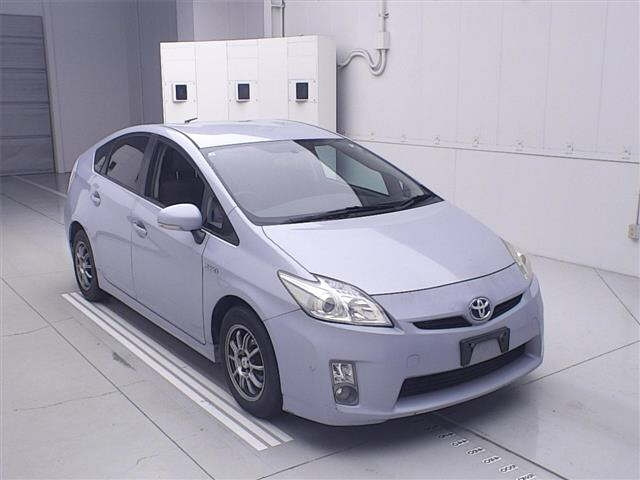 TOYOTA PRIUS — фото