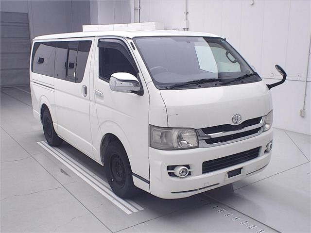 TOYOTA HIACE — фото