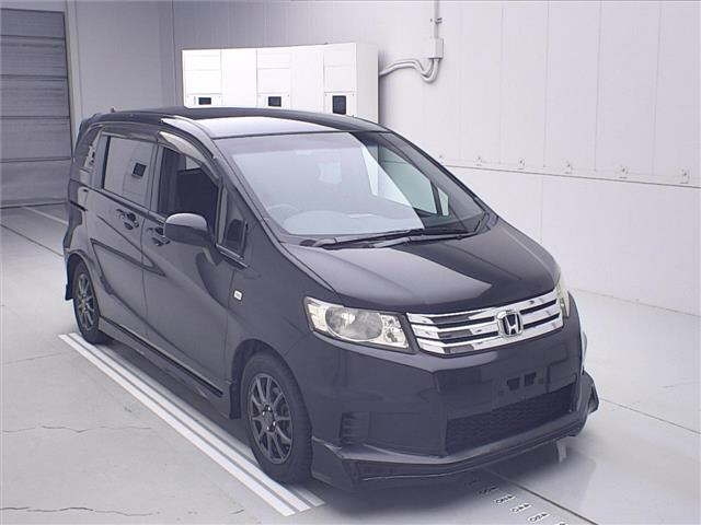 HONDA FREED — фото