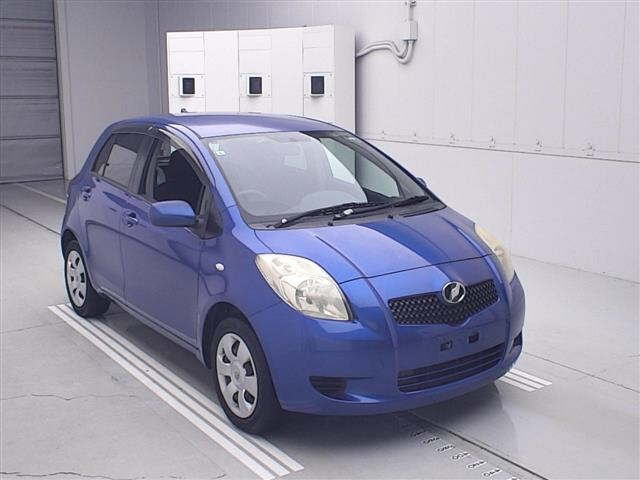 TOYOTA VITZ — фото