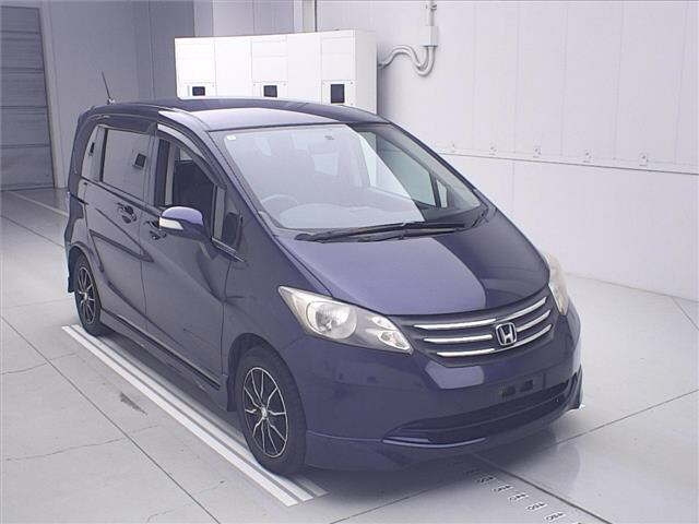 HONDA FREED — фото