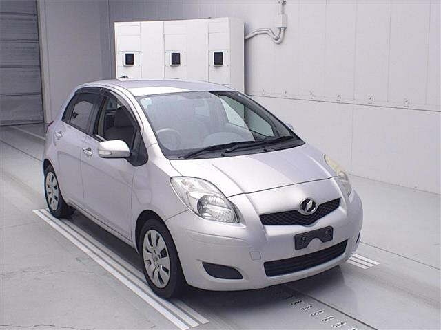 TOYOTA VITZ — фото
