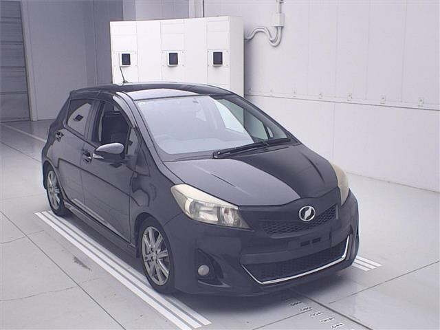 TOYOTA VITZ — фото