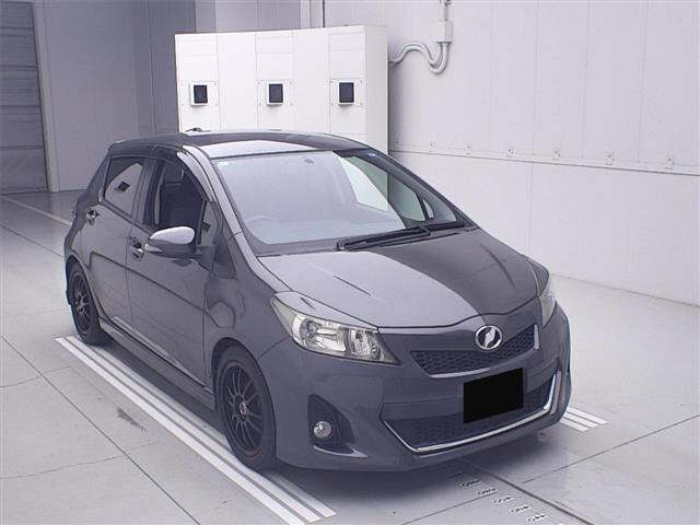 TOYOTA VITZ — фото