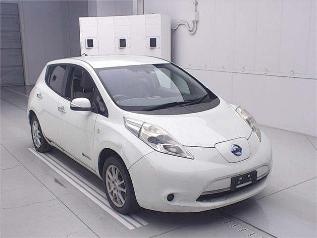 NISSAN LEAF — фото