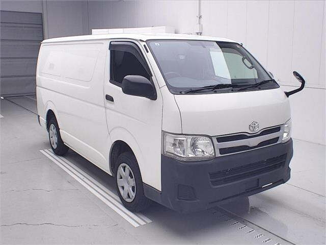 TOYOTA HIACE — фото