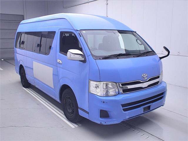 TOYOTA HIACE — фото