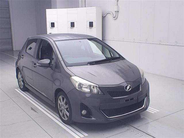TOYOTA VITZ — фото